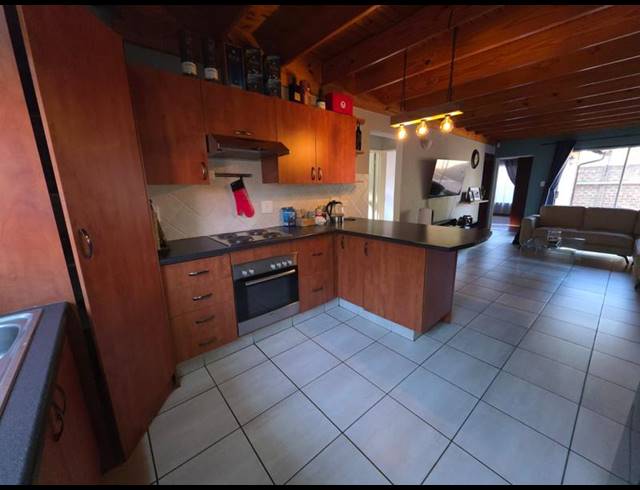 4 BEDROOM CLUSTER FOR SALE IN POMONA